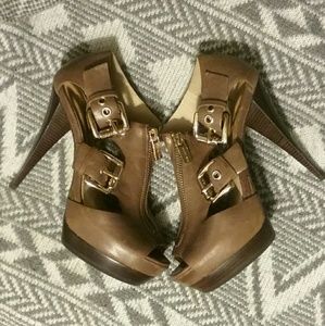 🔥Michael Kors Berkley Platform T Strap Sandals🔥